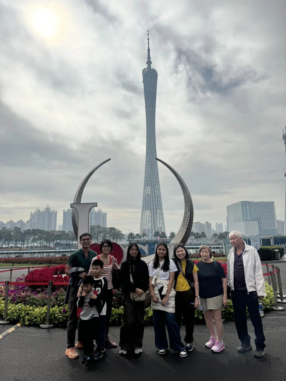 广州塔下 · 旅途留影
